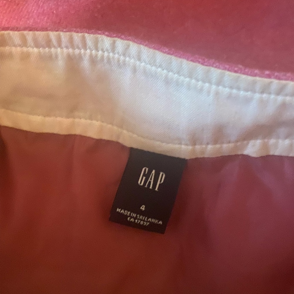 Gap wool with lining pink mini skirt zip up side good condition ..no stains